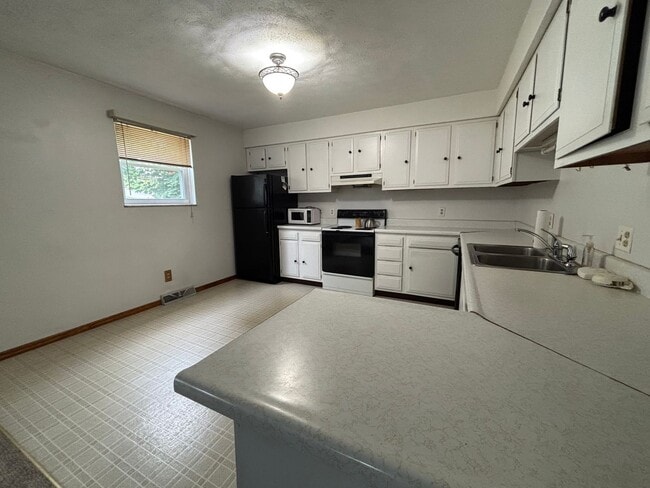 Photo - 198 Eastland Ave