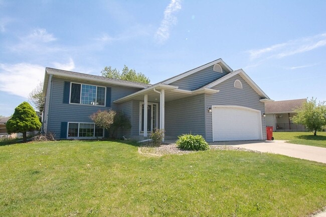 Building Photo - Fantastic NW Rochester home with great updates!