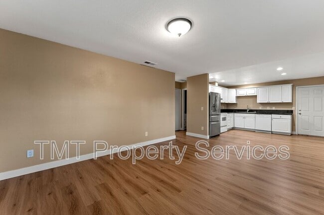 Photo - 8631 Hummingbird Way