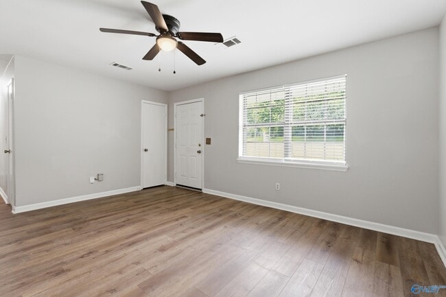 Photo - 102 Greenwood Cir
