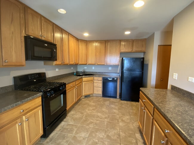 Photo - 545 Yorkshire Ln