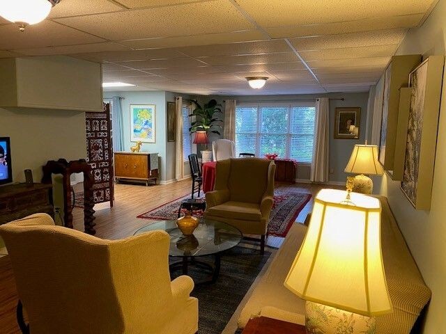 Large living room and dining area - 28 S Riversong Ln Unit Riversong