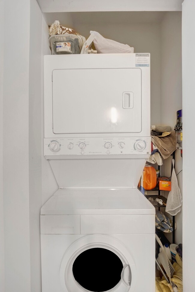 Photo - 2418 W Medill Ave Unit 002z