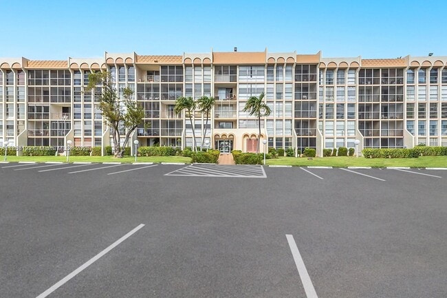 Photo - 801 Three Islands Boulevard Unidad 211