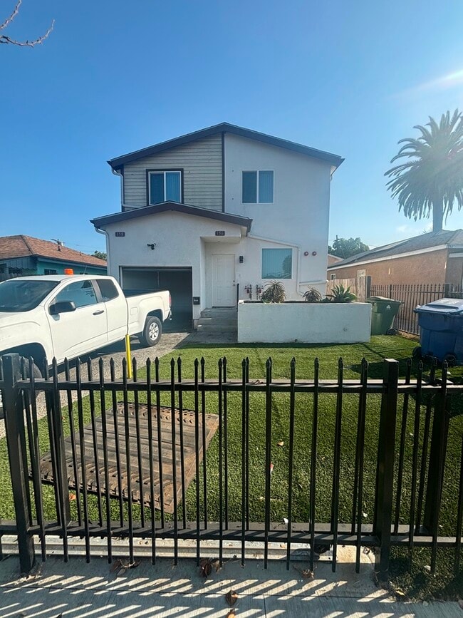 Building Photo - 156 E 119th St