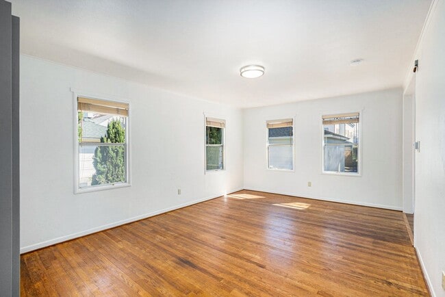 Photo - 1542 Bay St Unit 1542
