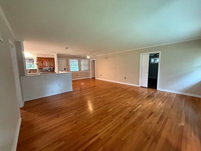 Photo - 247 Russell Rd