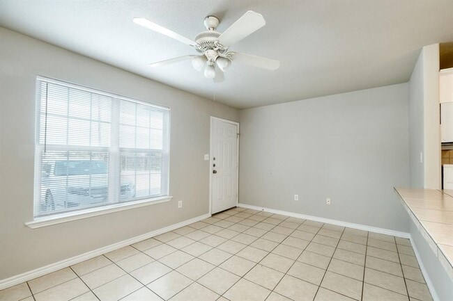 Photo - 107 Castleberry Ct Unidad C