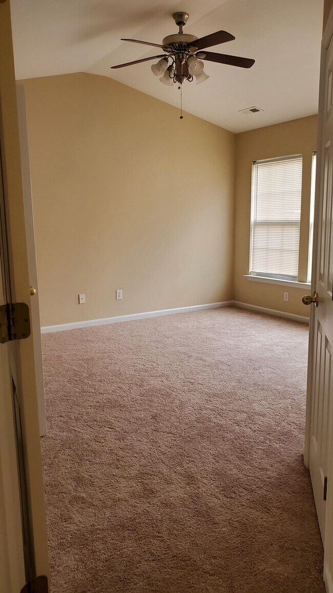 Photo - 405 Berlin Way