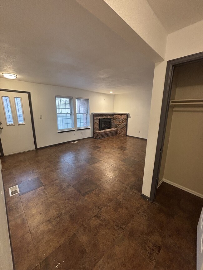 Photo - 2079 Sussex Ln