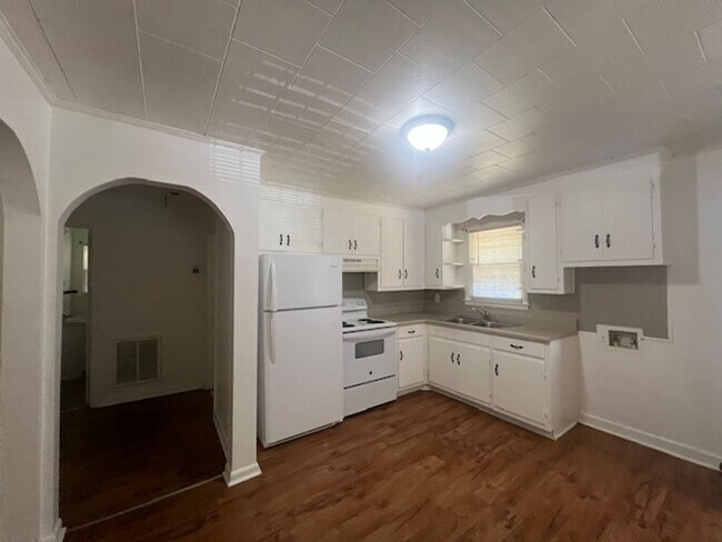 Photo - 5519 Higgins ~ Bonnie Doone