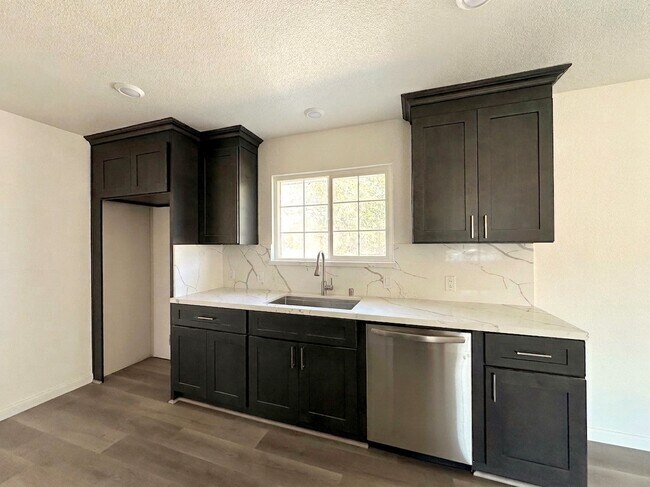 Photo - 15050 Cottage Ave