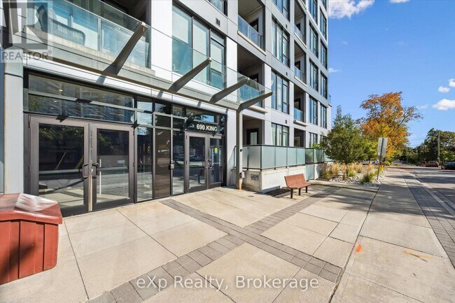 Photo - 690 King St W Unité 202