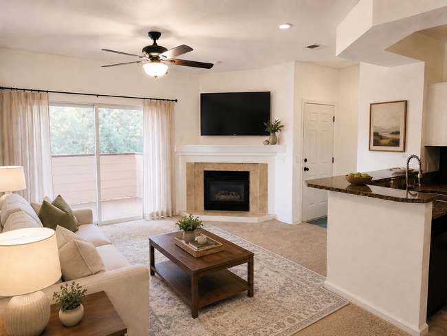 Building Photo - Top-Floor 2 Bed/2 Bath Condo in SE Fort Collins - Pool, Hot Tub & Fitness Center - $1,895/mo - Mo... Unit D370