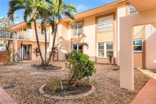 Photo - 16881 Davis Rd Condominio Unidad 624