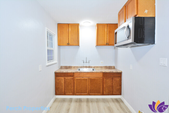 Building Photo - 181 W Spazier Ave Unit 181 W Spazier Ave Apt C