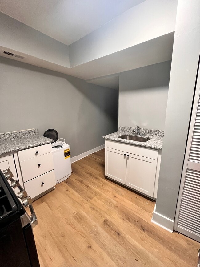 Photo - 619 N 32nd St