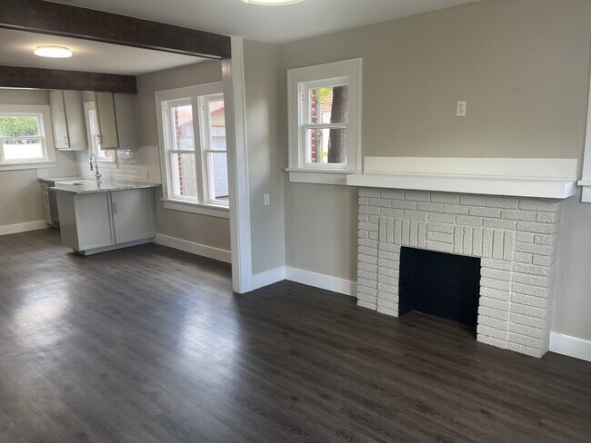 Photo - 2109 27th St House