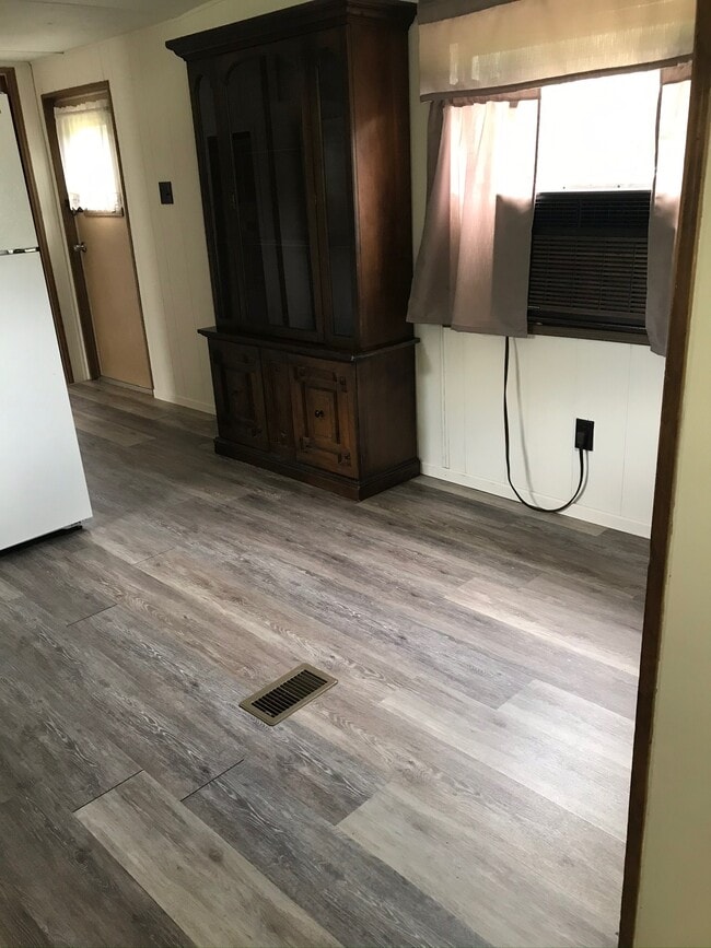 Photo - 208 Bee Ridge Rd