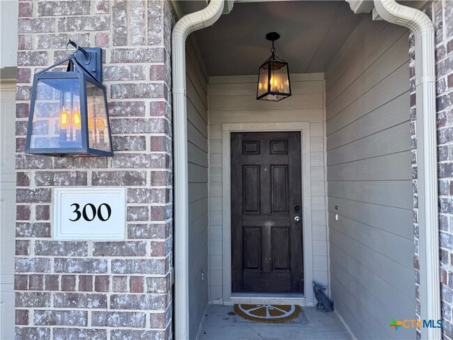 Photo - 300 Colthorpe Ln