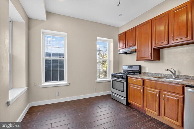 Photo - 112 E Allen St Unit 2