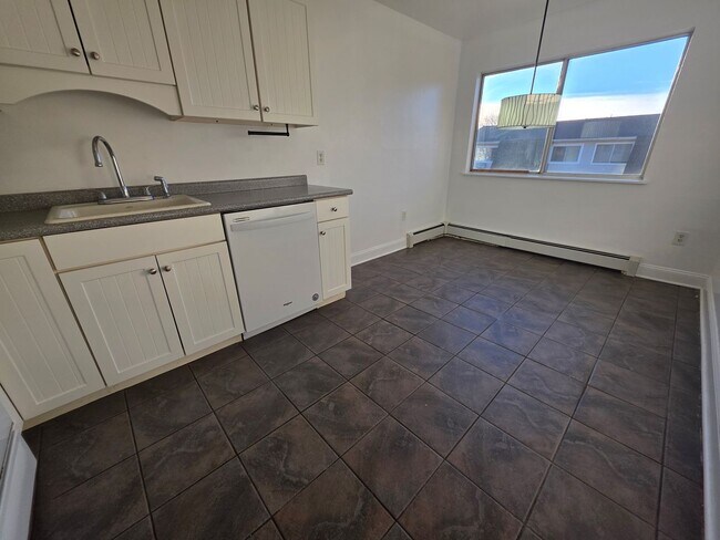 Photo - Bright 1 Bedroom Home - Poughkeepsie, NY Unit H5