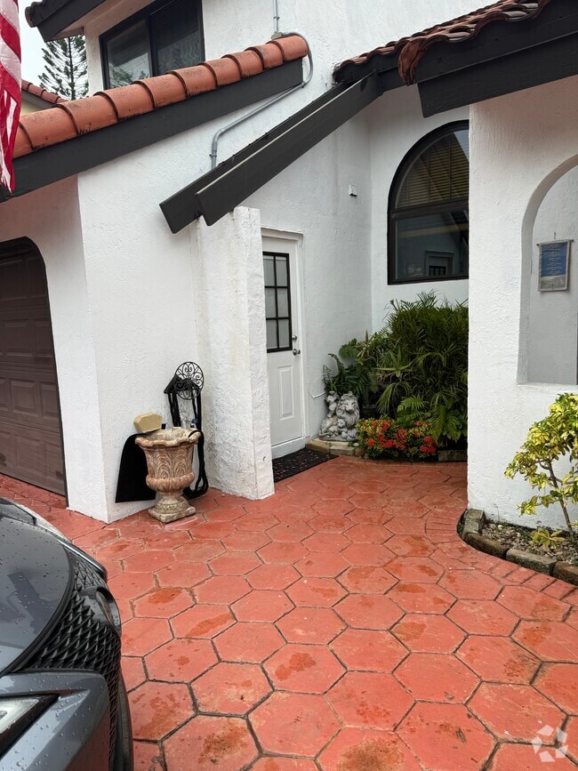 Building Photo - 6420 SW 127th Pl Rental