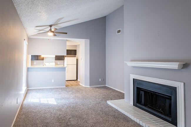 LP13.jpg - La Prada Place Apartments