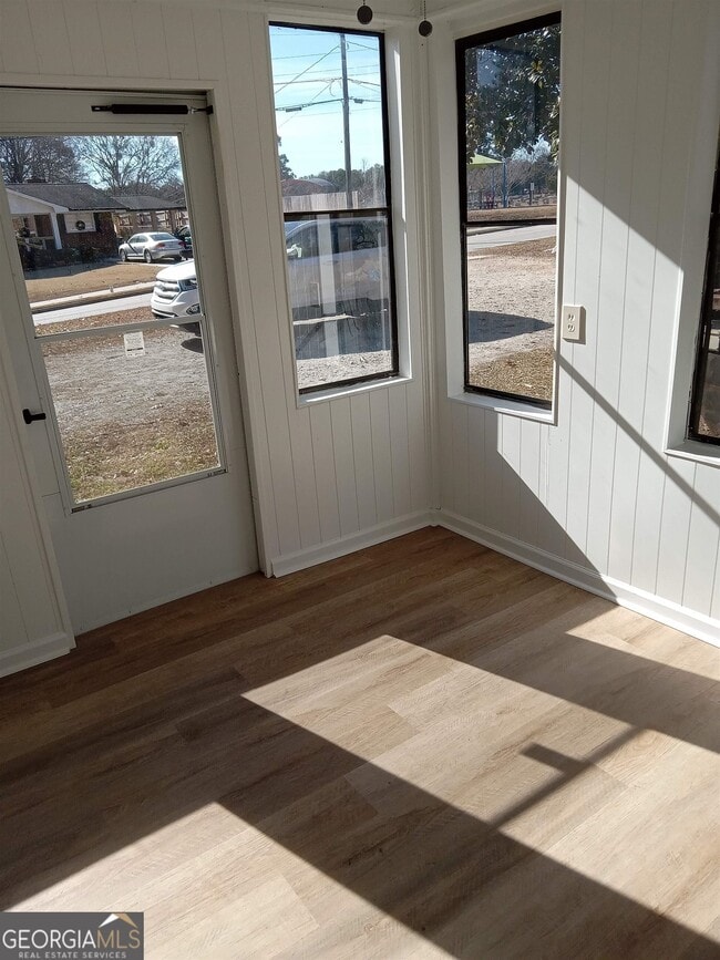 Photo - 1186 Eastview Rd NE