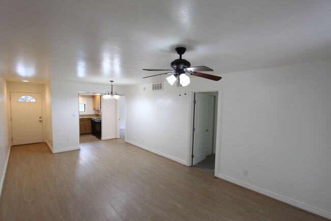Building Photo - Coming in July | University Heights 2BR Condo with Balcony