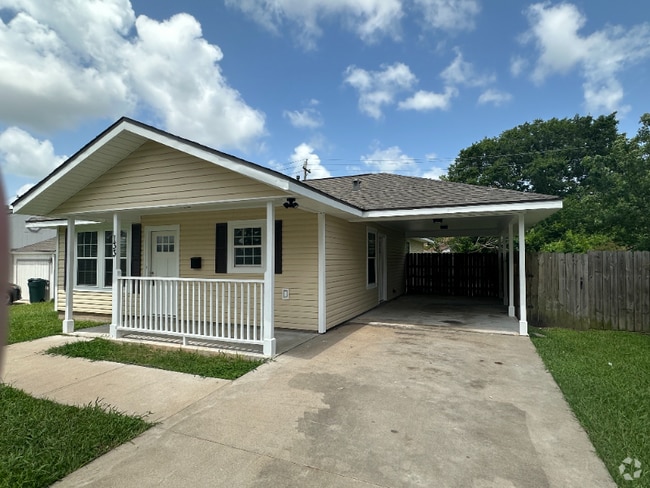 Building Photo - 133 Huisache St Rental