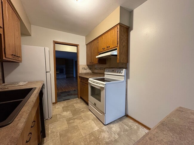 Photo - 3 Bed 2 Bath