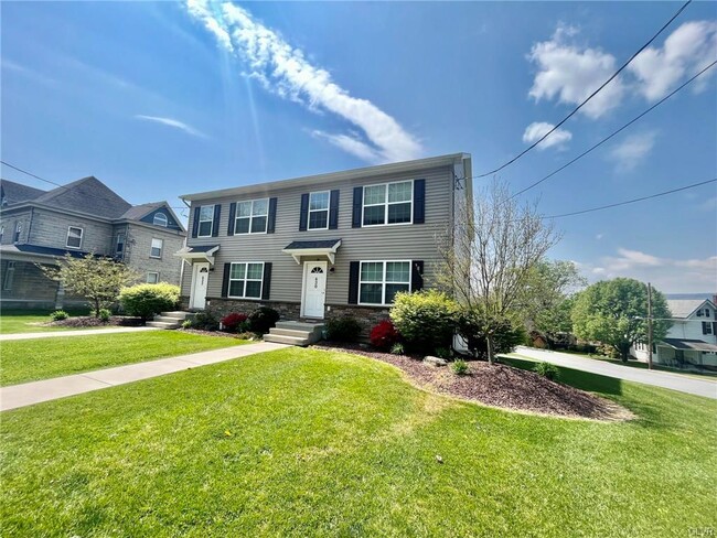 Building Photo - 630 Lehigh Gap St Rental