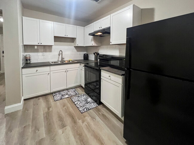 Photo - 704 Saint Clair St