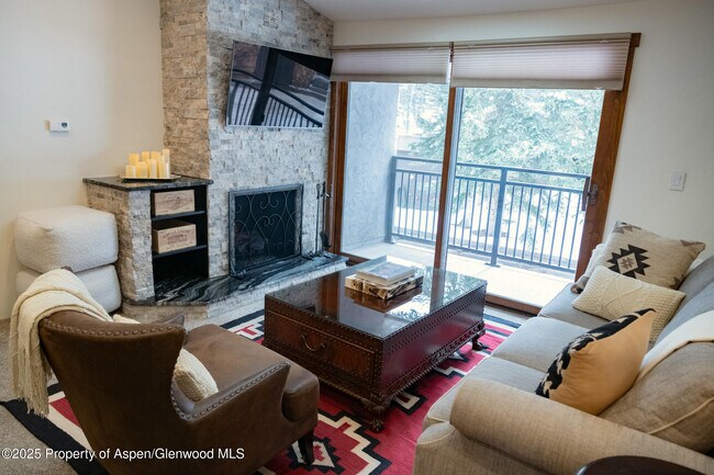 Photo - 700 S Monarch St Unidad 306