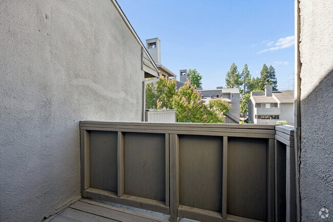 Sierra Peak 2BR, 2BA - 1,032SF - Balcony