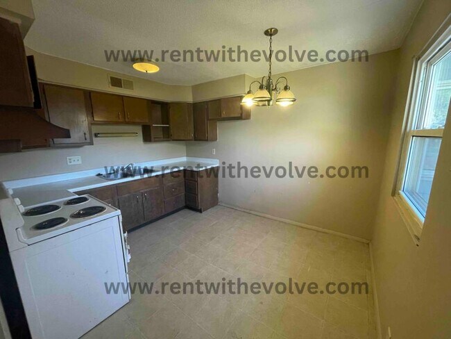 Photo - 225 S Angle St