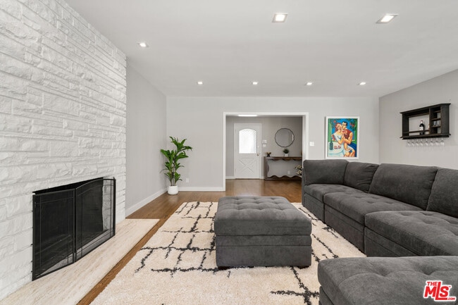 Photo - 9312 Bolton Rd