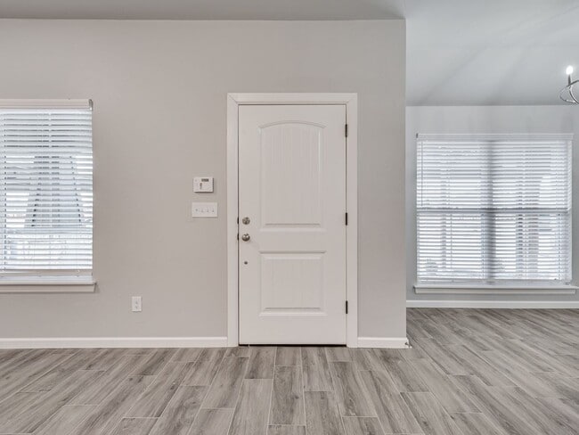 Photo - 5816 Goldfinger Rd Unidad B - The Turner