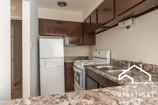 Photo - 5917 N Kenmore Ave Unit 325