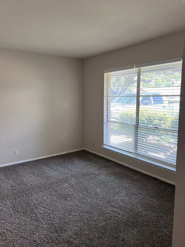 Photo - 1217 Briarwood Dr