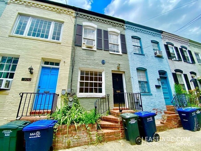 Building Photo - 3211 Cherry Hill Ln