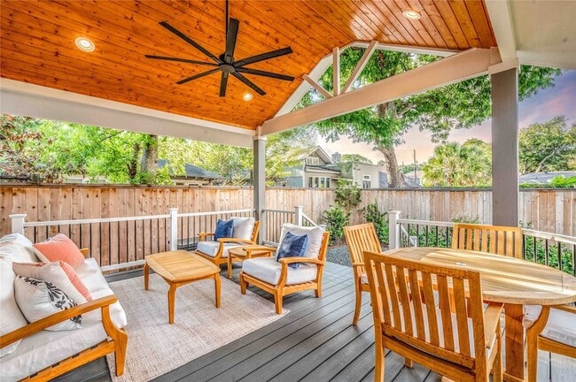 Photo - 808 Woodrow St