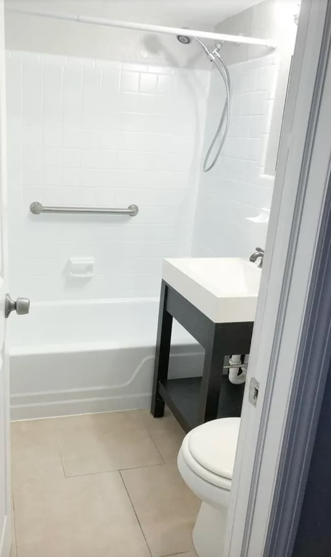 Photo - 241 S Royal Poinciana Blvd Unidad 201