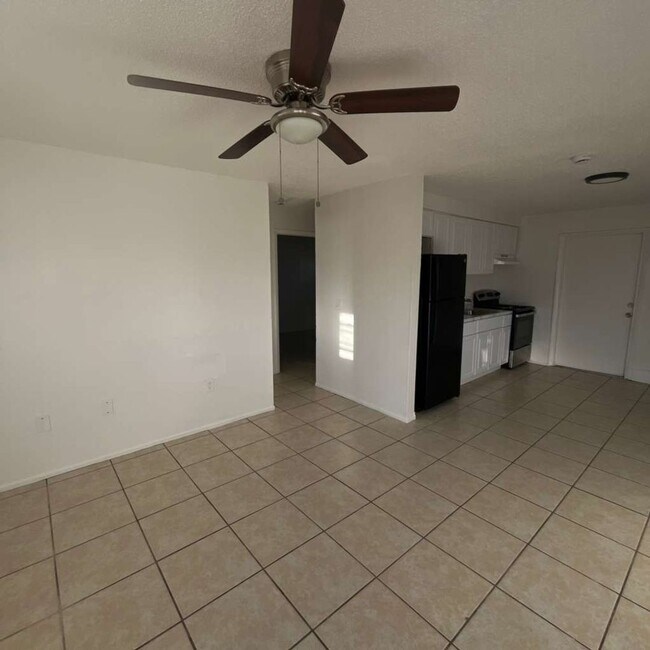 Photo - FORT MYERS ** 2 BED-1 BATH UNFURNISHED FIRST FLOOR APARTMENT AVAILABLE FOR A LONG-TERM TENANT ** ...