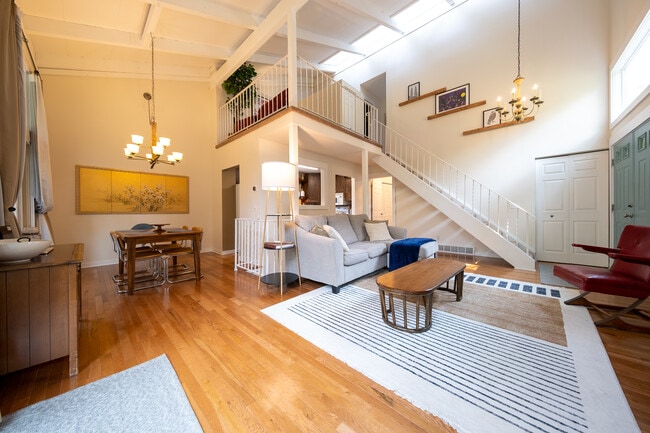 Building Photo - 3477 Pilgrim Ln N