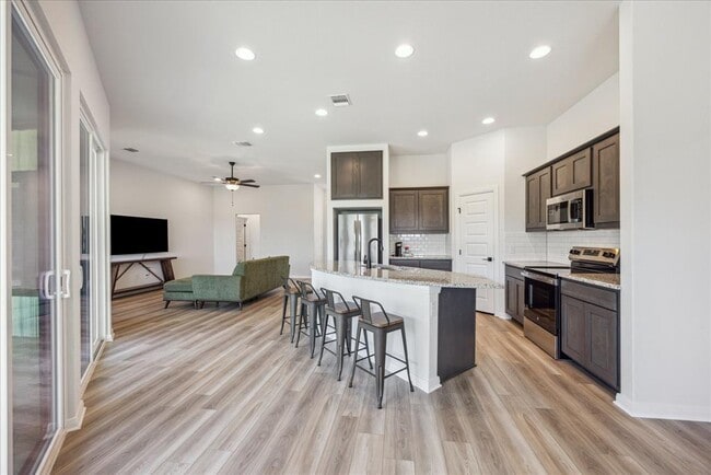 Photo - 21001 Newhaven Cove