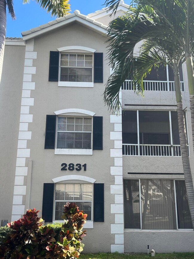 Building Photo - 2831 N Oakland Forest Dr Unit 310