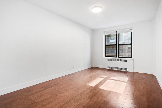 125 W 96th St