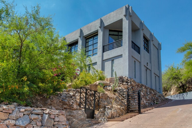 Building Photo - 4228 E Highlands Dr Rental